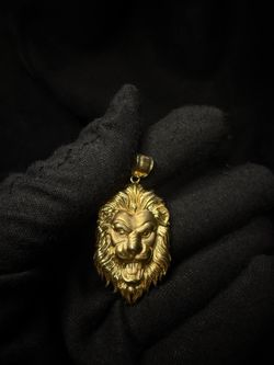 10K LION PENDANT