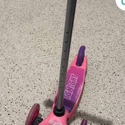 Voyager 3 Wheels Kids Scooter Light Up Wheels