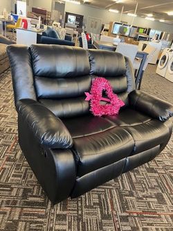 BLACK LOVESEAT RECLINER // WE DELIVER 