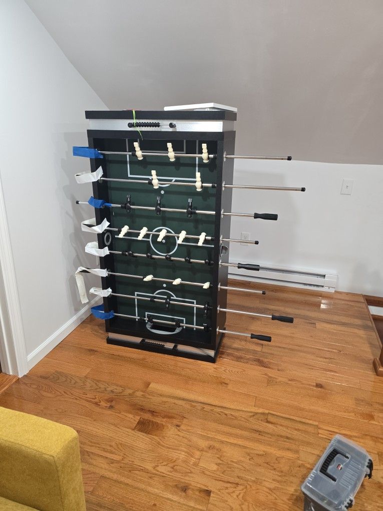 Ping Pong Table For Sale With Soccer Balls