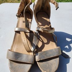 Candie's Gold Wedges Size 9.5