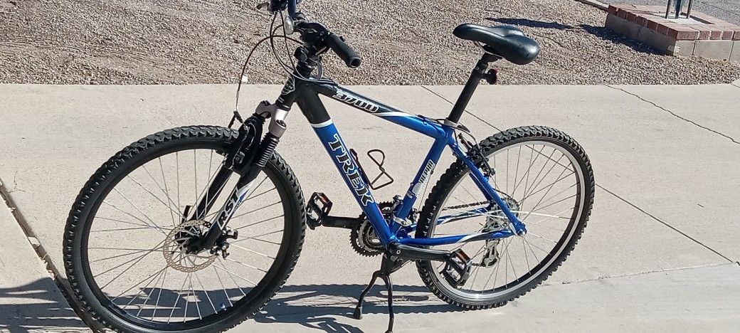 Vivid Blue & Bkack TREK 3700 Disc Mountain Trail Bike 