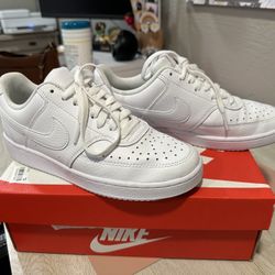 Women’s Nike Court Vision Low Size 7