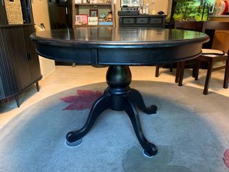 Round Extension Pedestal Dining Table 45” Diameter