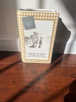 Winnie the Pooh art book vase