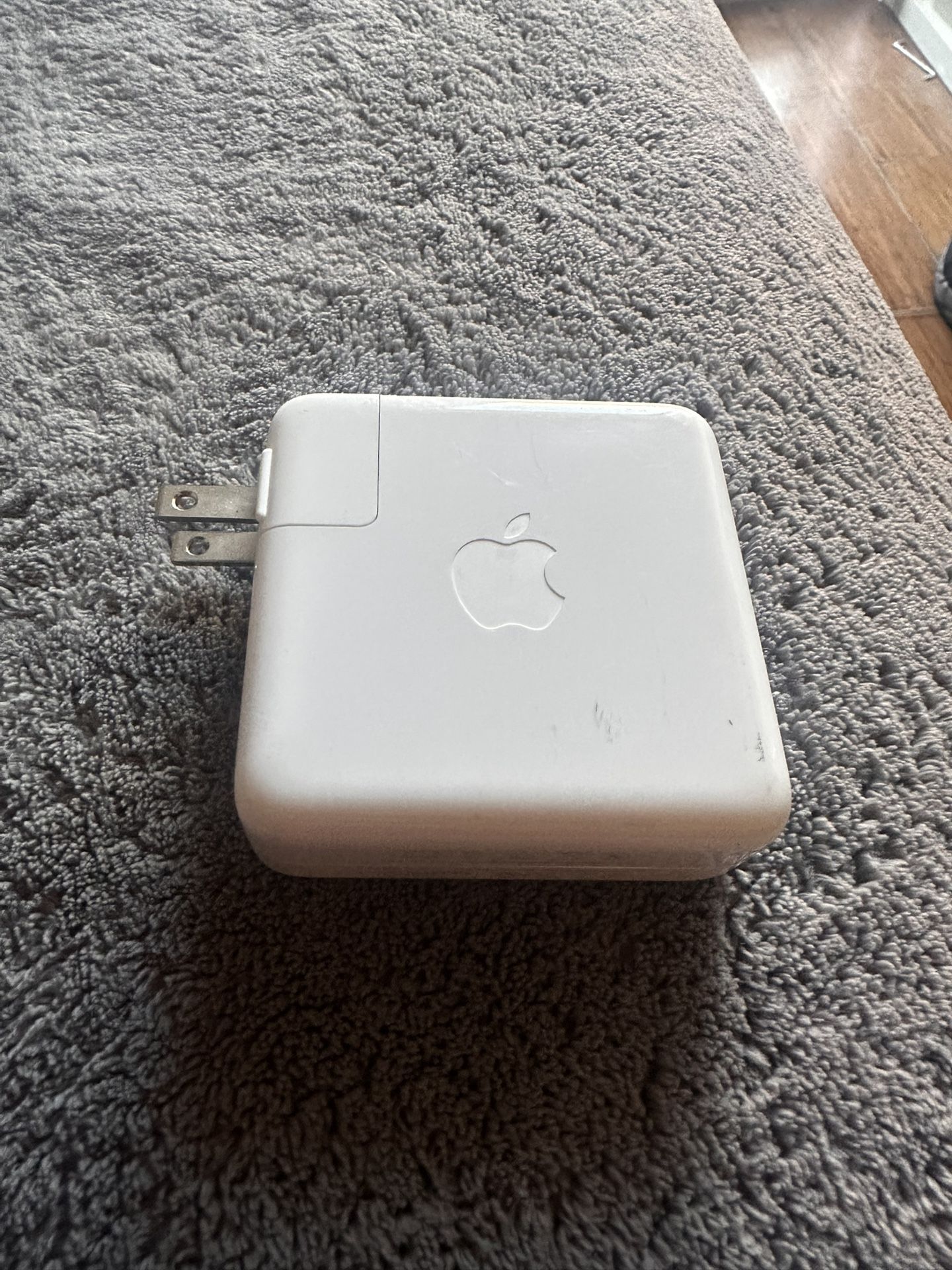 61 W USB-c Power Adapter