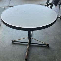 Roud Table