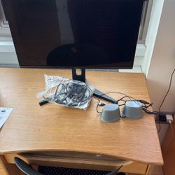 monitor with small speakers 