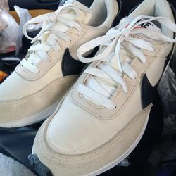 New Women's Nike Waffle Debut Sneakers Size 6