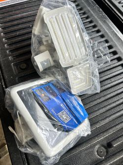 Solar LED Motion Sensor Security Light – Brand New!