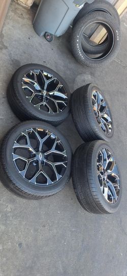 🔥 BRAND NEW Chevy Rims & Tires 🔥
Rines y llantas nuevas para Chevy.
22” wheels ready to install — listas para instalar.