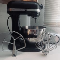 KitchenAid 6 Quart 590W Bowl-Lift Stand Mixer - Black