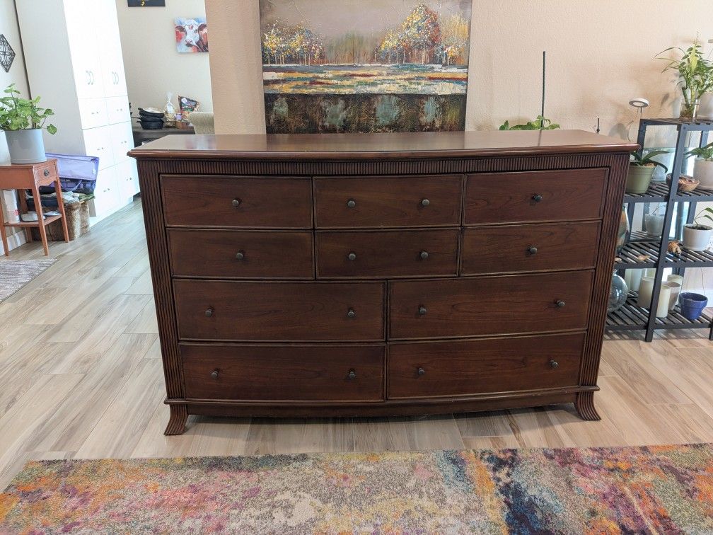 Dresser