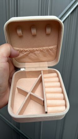 Jewelry box