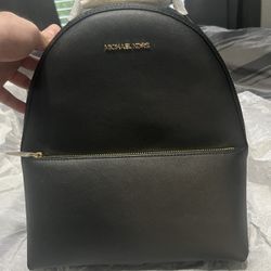 Brand New Michael Kors Sheila Medium Backpack in Black and gold