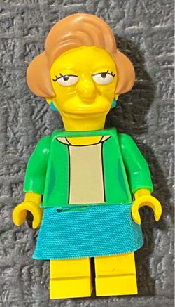 **LEGO The Simpsons Minifigure – Mrs. Krabappel (Edna Krabappel)**