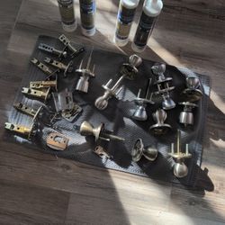 Kwikset Satin Chrome Door Knobs + Locks Bundle (with Silicone Sealant)