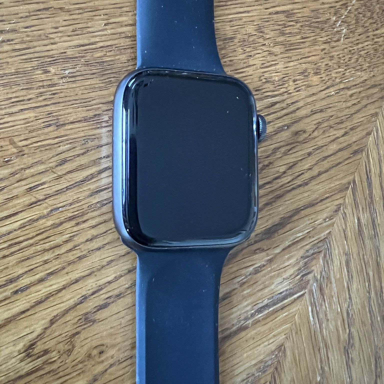 Apple Watch Series 5 GPS - Refurbished But Brand New 