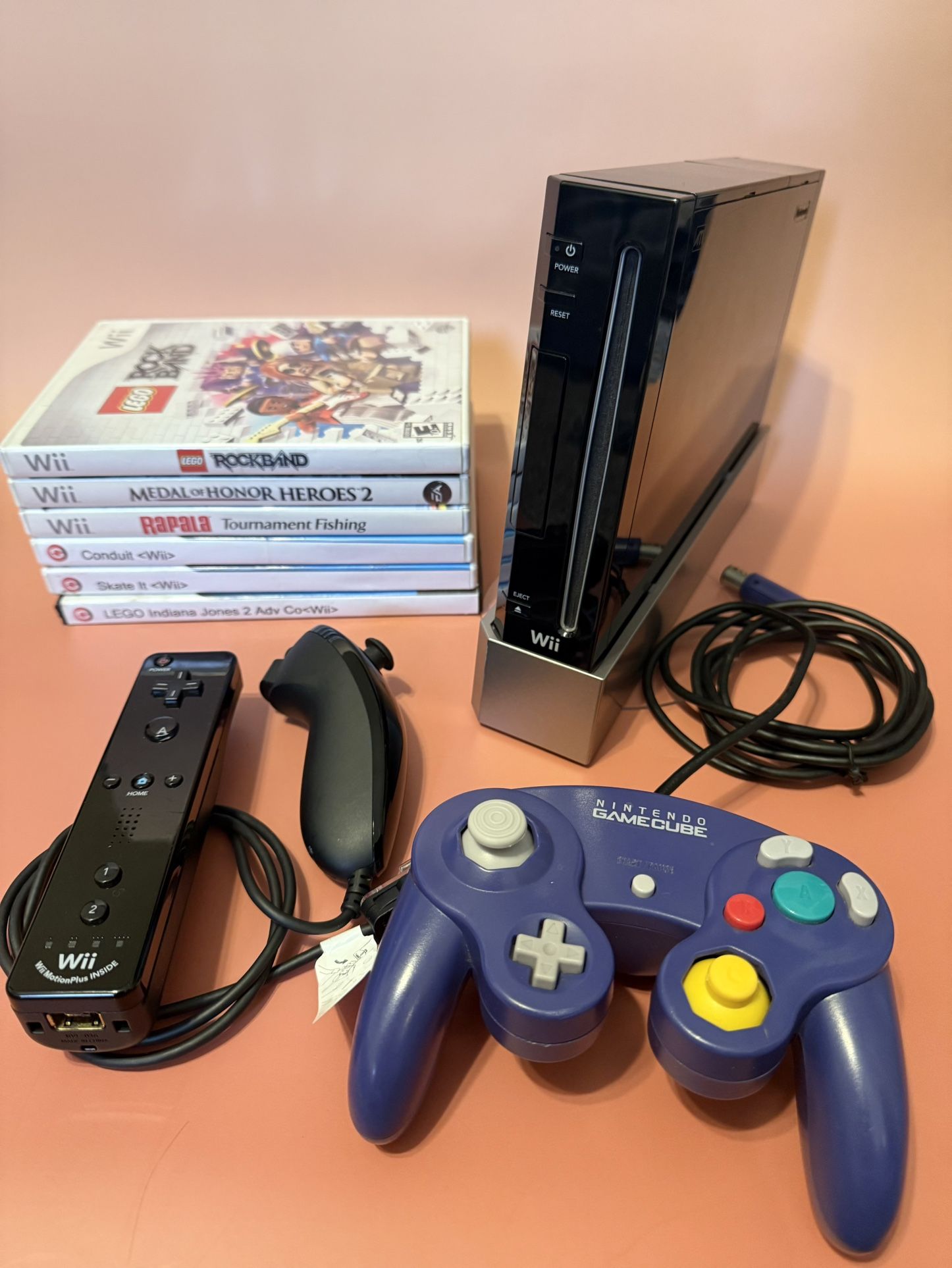 Nintendo Wii Black System Bundle - 6 Games. GameCube Controller. Tested & Works.