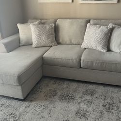 Sectional / Sofa 