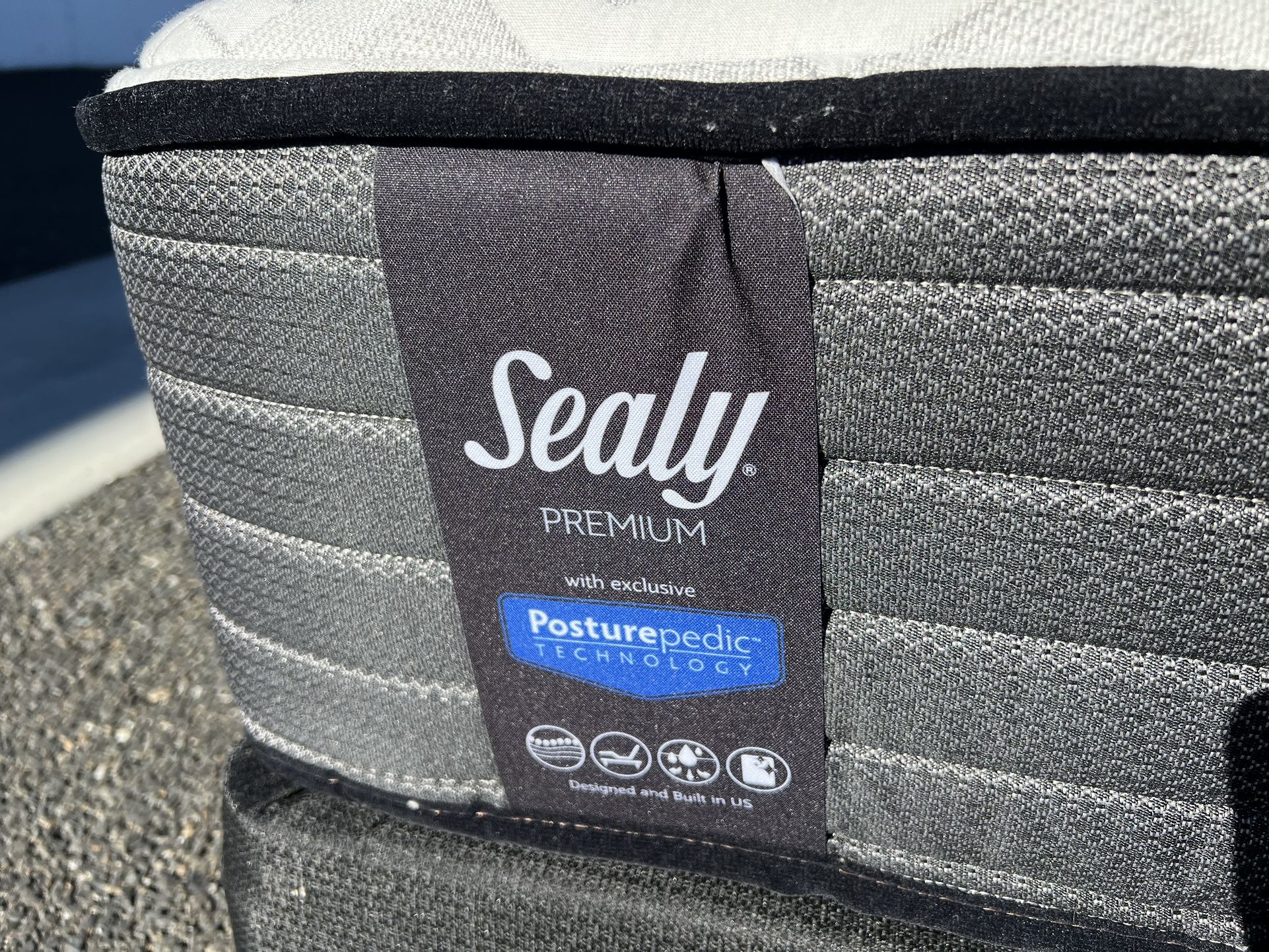 Queen Size Bed ! Queen Bed ! Sealy Posturepedic Queen Mattress And Box spring ! Free Delivery