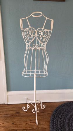 White decorative mannequin