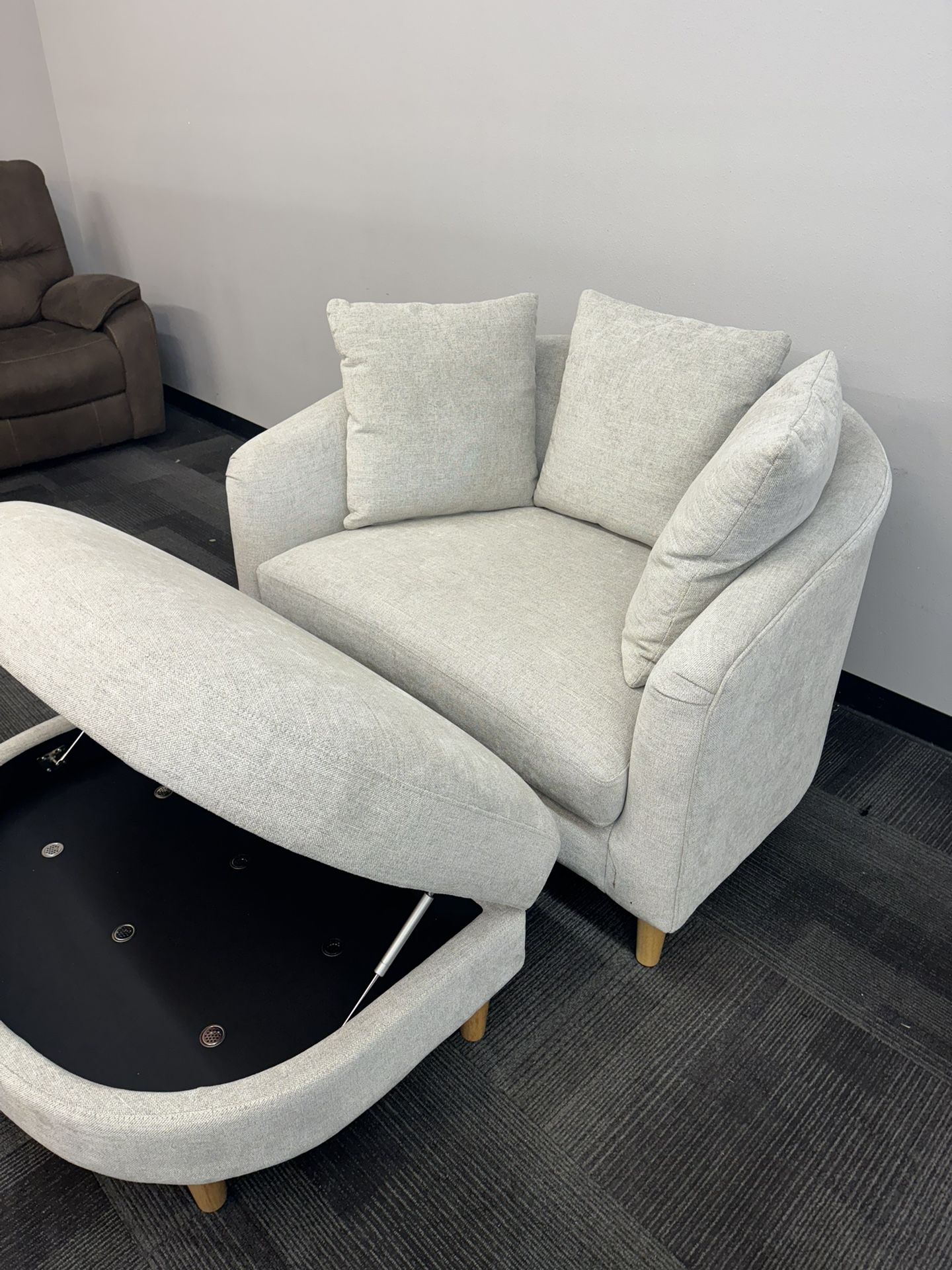 Thomasville Dillard Accent Chair with Storage Ottoman