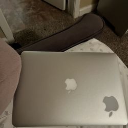 MacBook OS Monterey 13 In 