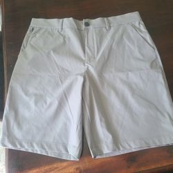 32° cool size 34 Grey .Stretch soft touch secure zipper pocket shorts Men