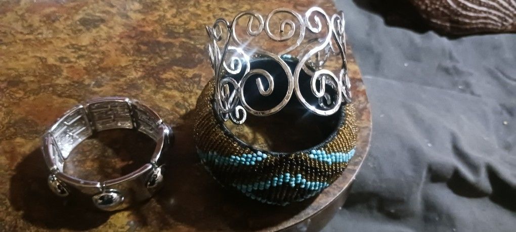 3 BRACELETS
