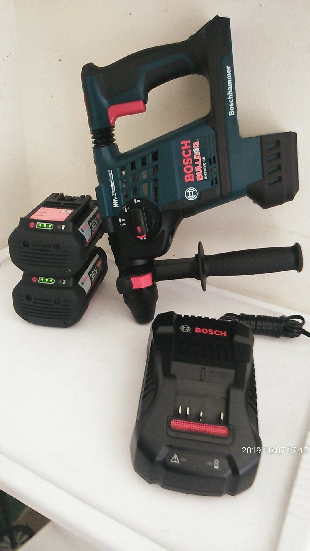 Bosch hammer chiping drill nuevo 36v