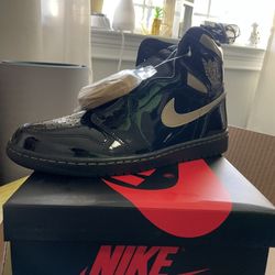 Jordan 1 Patent Leather Gold New Size 9.5 
