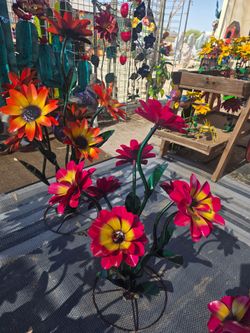 Summer Blooms Are Here! 🌞🌻POTS
Metal Yard Art🌵Cacti, Flowers