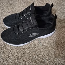 Woman Skecthers Shoes