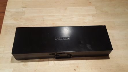 Snap on socket box with socket set