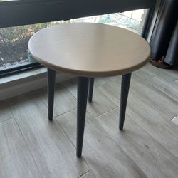 Side End Table in NEW condition 