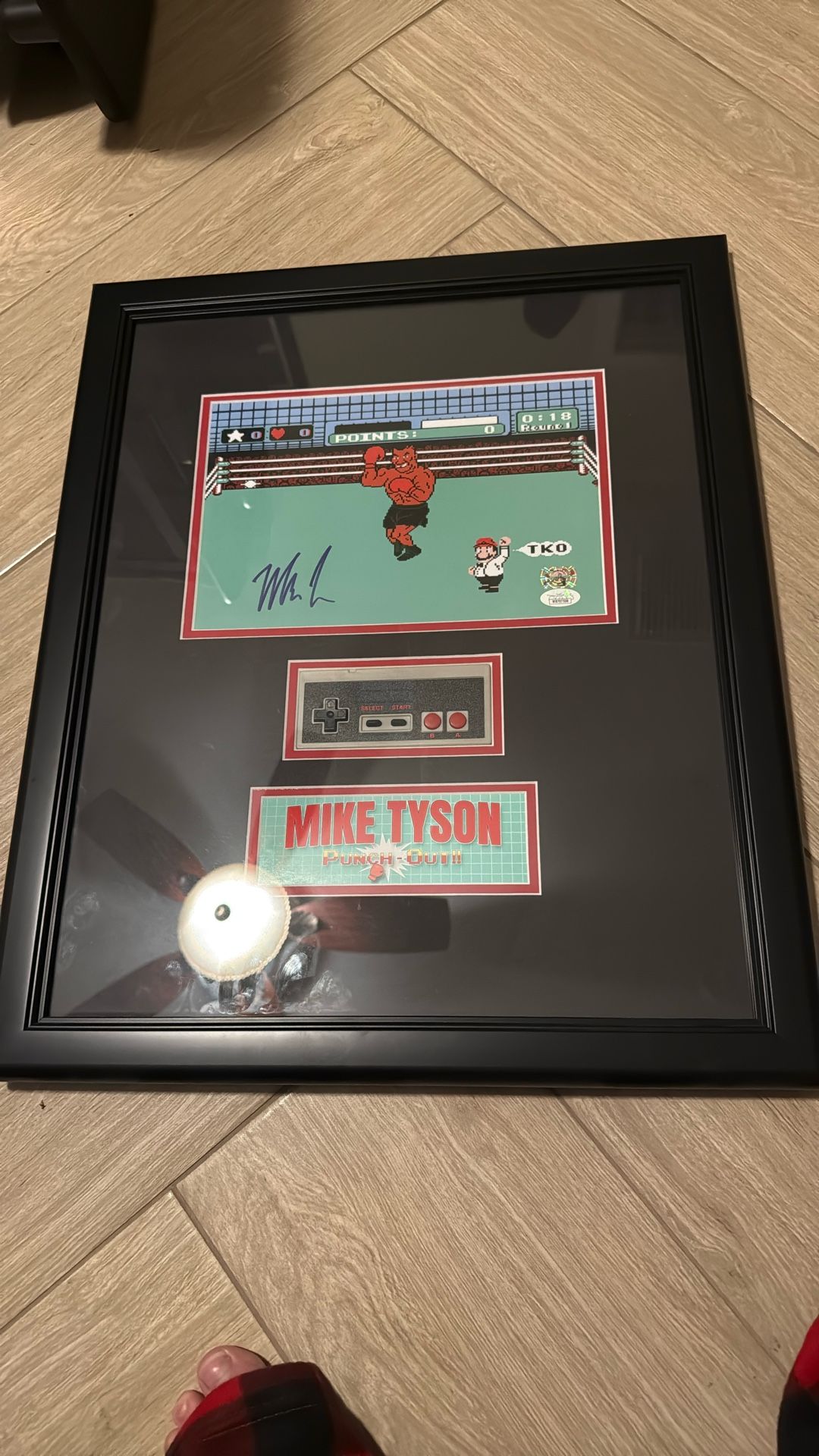 IRON MIKE TYSON HEAVYWEIGHT CHAMP SIGNED PUNCH OUT FRAMED 18X23