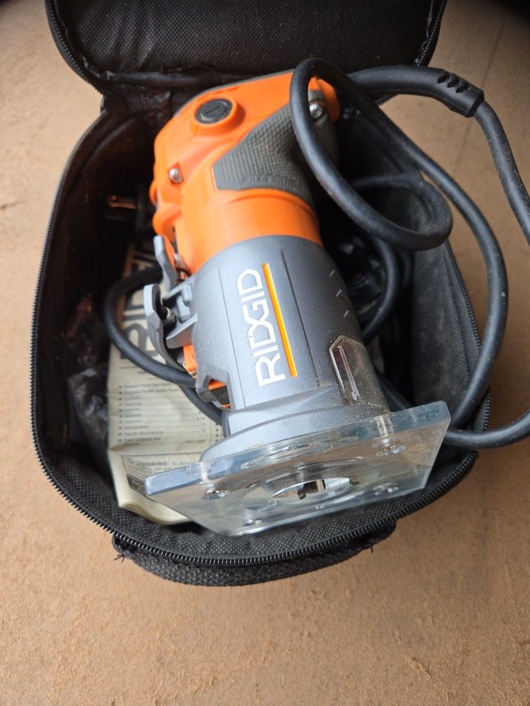 RIDGID R2401 1.5 HP 5.5A Corded Compact Router