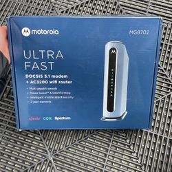 Motorola Ultra-Fast DOCSIS 3.1 Cable Modem with AC3200 Dual Band Router - (MG8702)