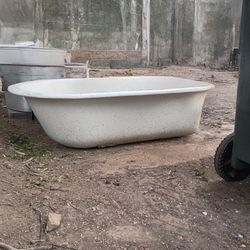 Cast Iron Claw foot Tub 