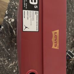 Jordan 4 White Levi’s Denim 9.5