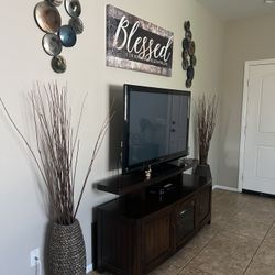 Tv y tv stand 