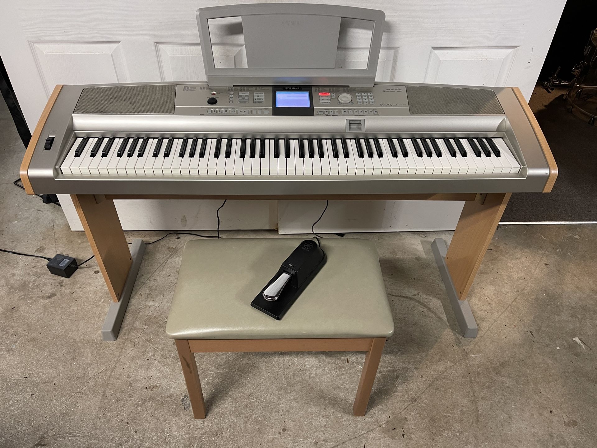 Yamaha DGX-505 88 Key Piano