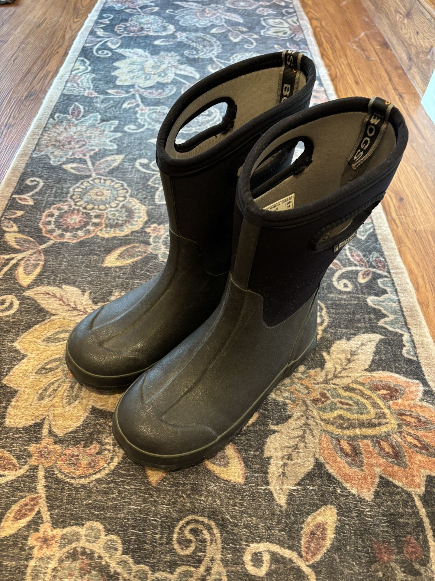 BOGS sz 6 rain / snow boots