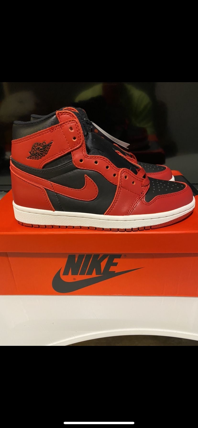 DS Nike Air Jordan 1 Retro Hi 85.. varsity red Size 7.. BQ4422600