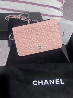Chanel Camellia Wallet On Chain - Pink