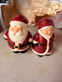 Mr. And Mrs Claus Salt-pepper shakers