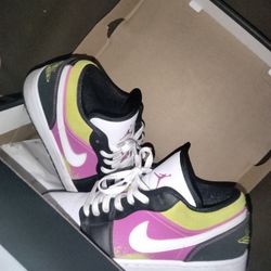 Jordan 1 Low SE "Spray Paint" Size 9! $90 OBO!