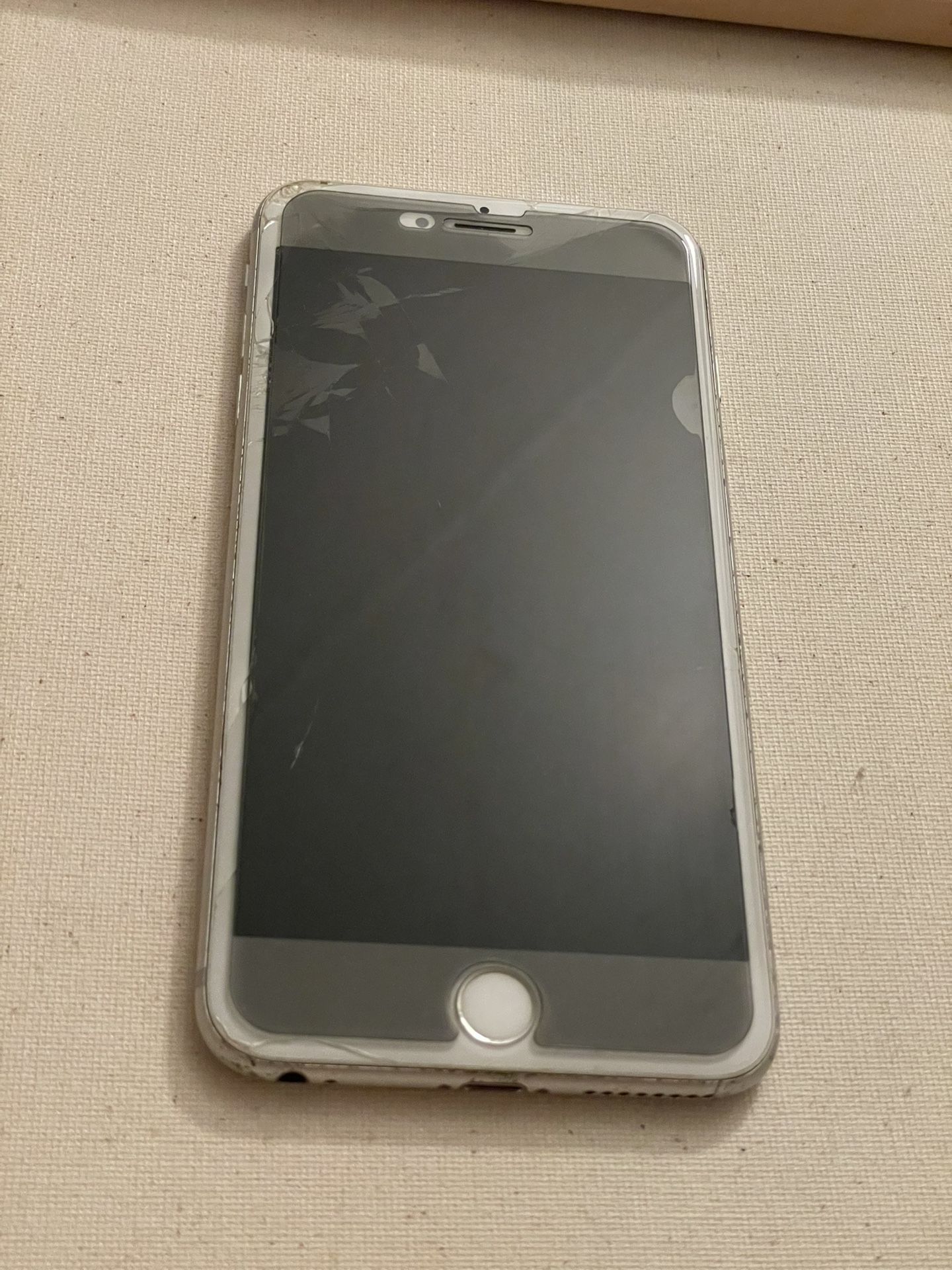 iPhone 6s plus 64gb - Silver - Unlocked - Cracked Screen