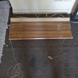 Window Blind Good Condition$5.00 33"Wide 
